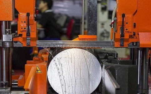 龙泉驿立式金属带锯床切削出现跑带故障解决方法！